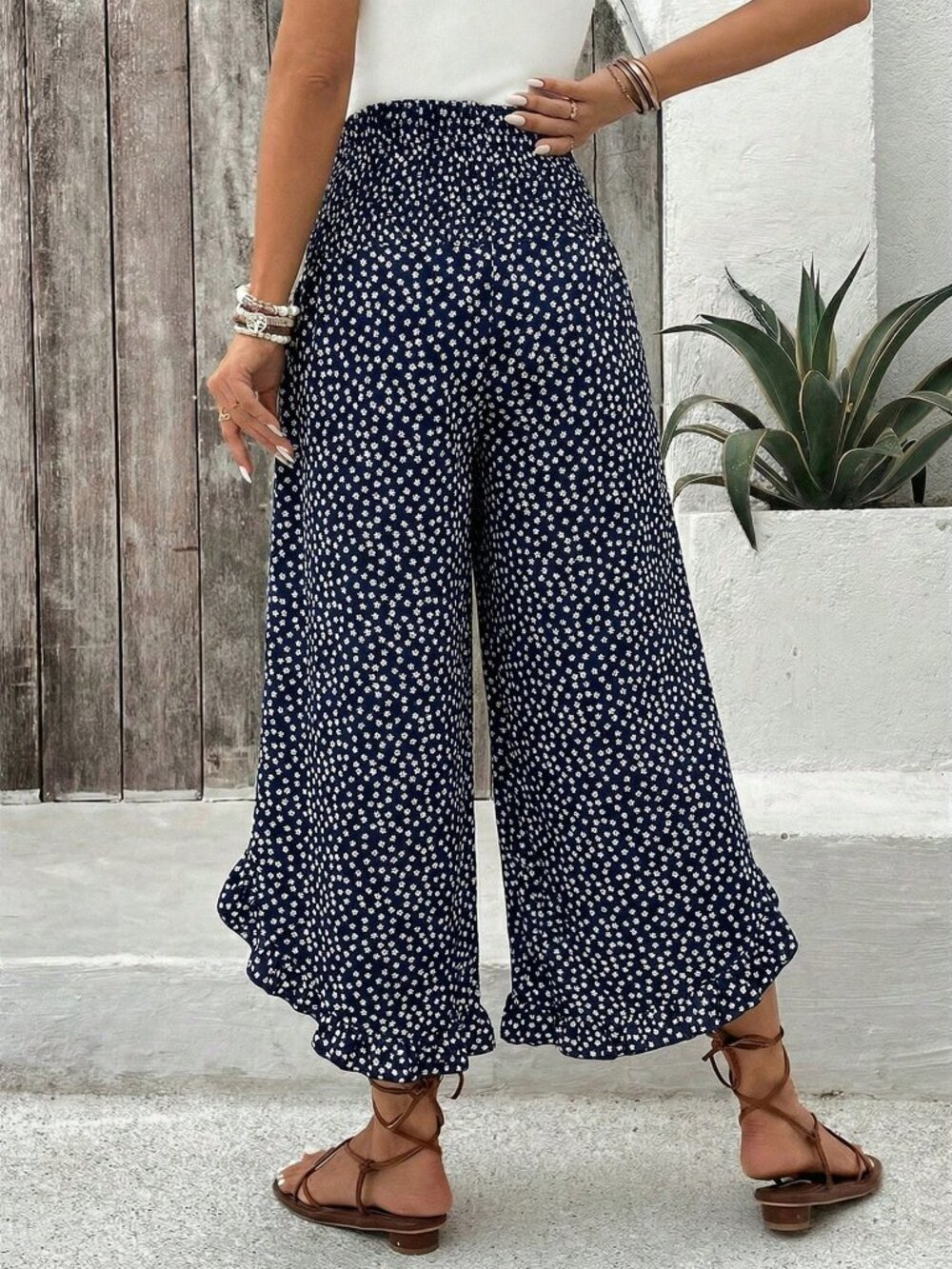 Casual Women's Ruffled Hem Ditsy Floral Pants - Picture 2 of 5